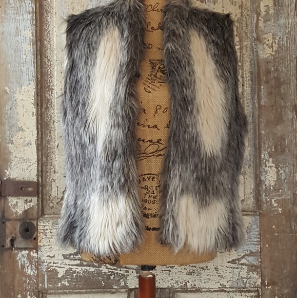 Faux fur vest medium - Picture 2 of 7